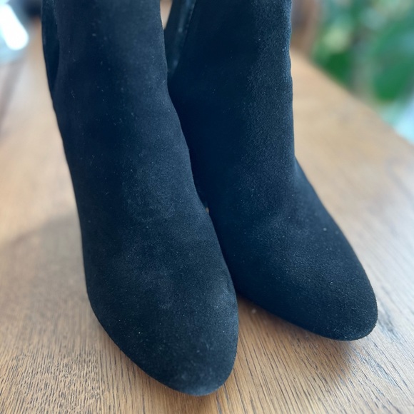 Steve Madden Rookie Black Suede Leather Dual Open
Side V Block Heel Boot… - Picture 4 of 8